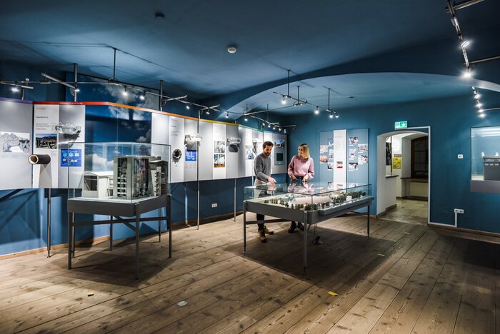 Interested guests in the salt museum of the old salt works