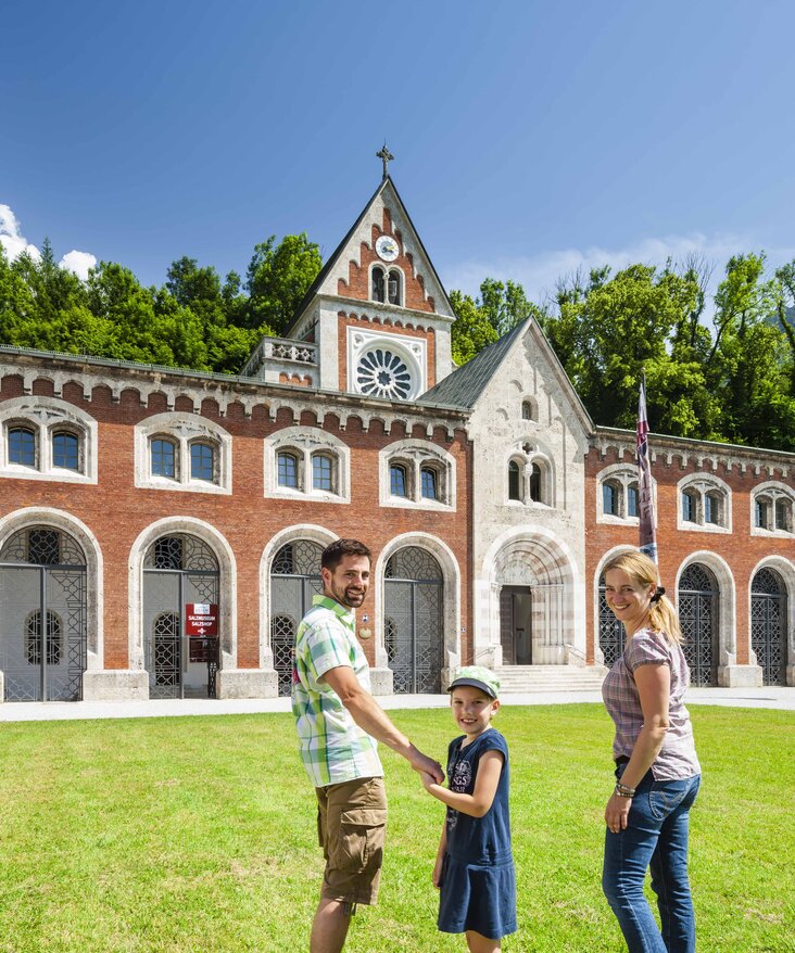 Familie vor Alte Saline