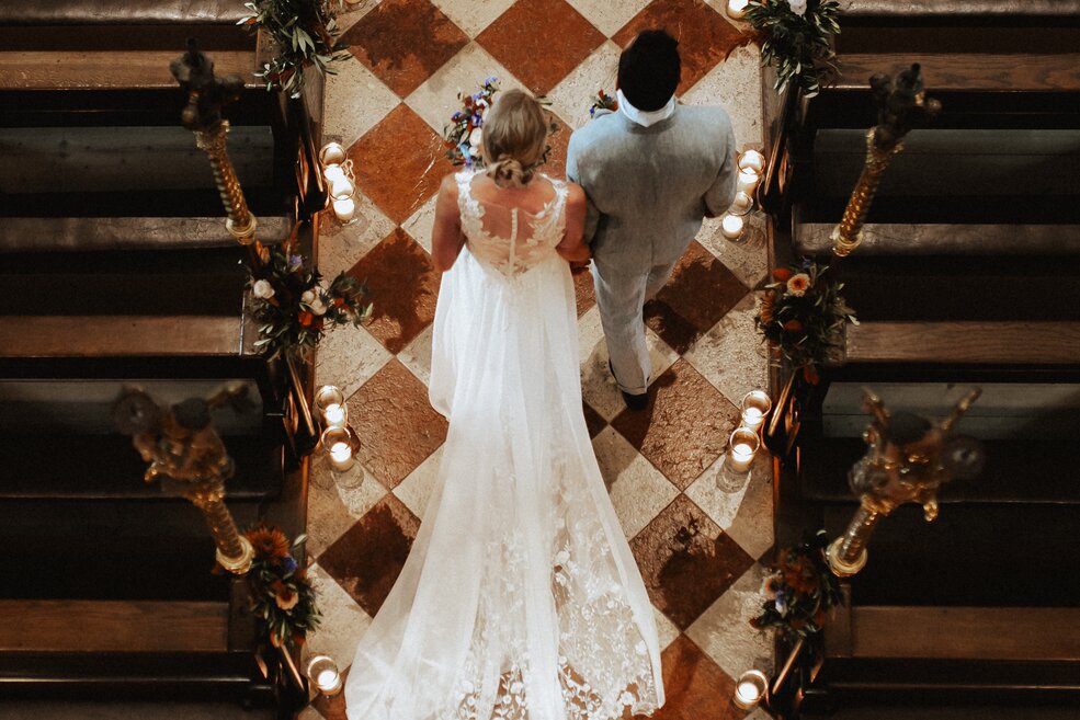Bridal couple in the Saline Chapel in Bad Reichenhall | © FineArt Niedermüller / Thalgau