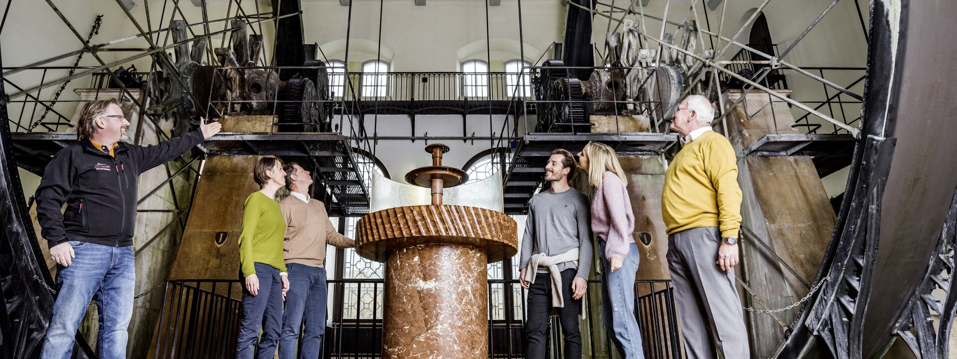 Gigantische Wasserräder in der Alten Saline