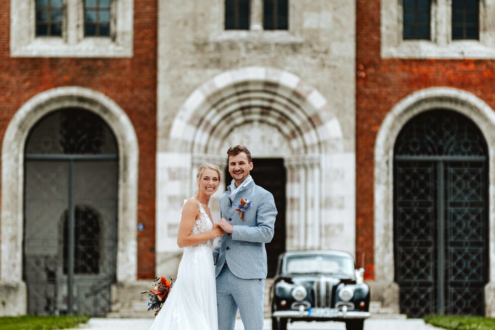 Bridal couple in front of the old salt works in Bad Reichenhall | © FineArt Niedermüller / Thalgau