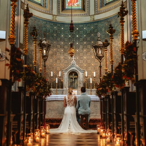 Bride and groom in front of the altar in the Saline Chapel